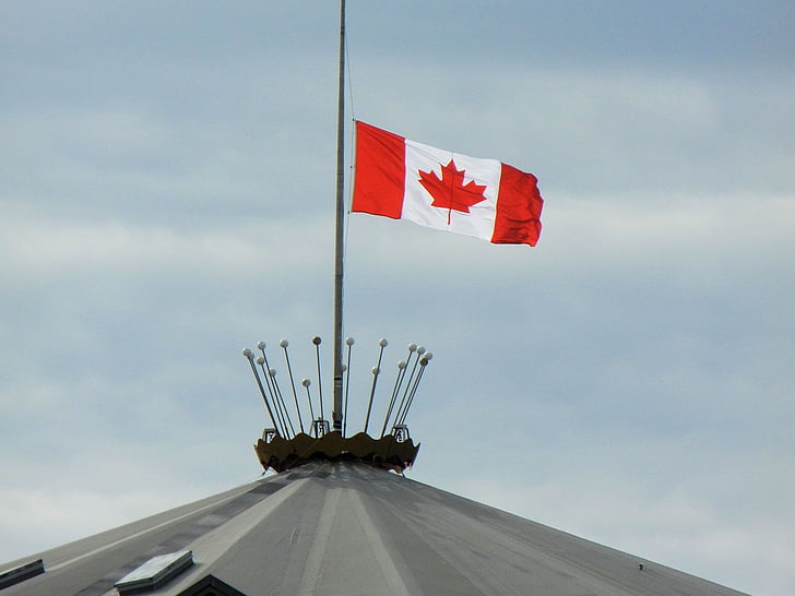 Kanados vėliava, pusė stiebo, Kanada, vėliava