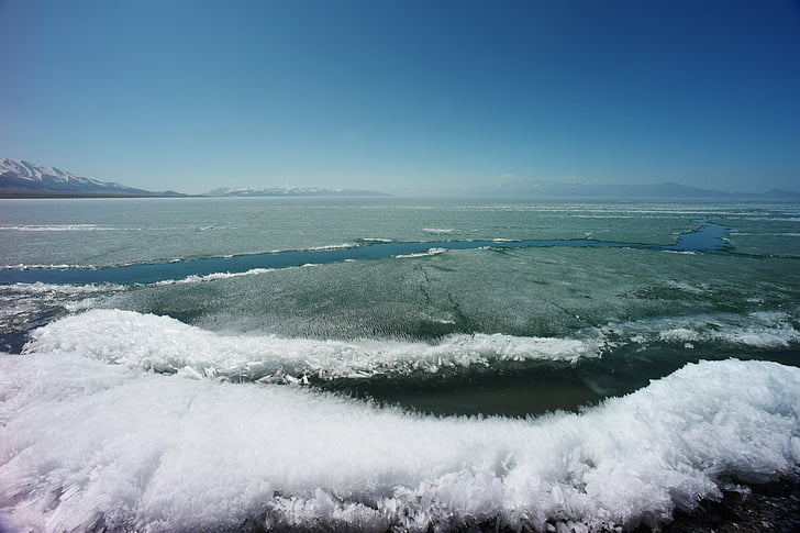 sailimu sjö, i xinjiang, smältande is, isbildning, issjö