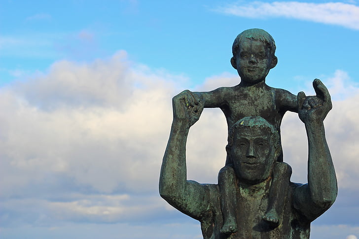 Šiaurės jūra, vyras su vaiku, dangus, žmogaus, tėvas, berniukas, statula