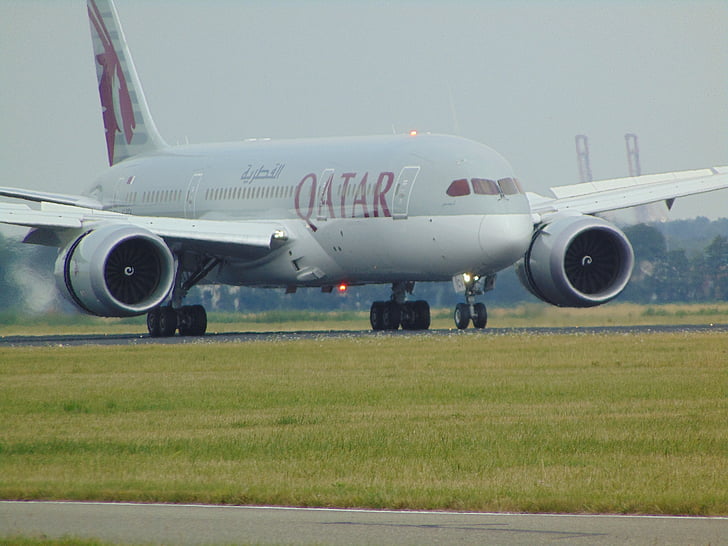avió, Dreamliner, línies aèries de Qatar, enlairar-se, desbordament