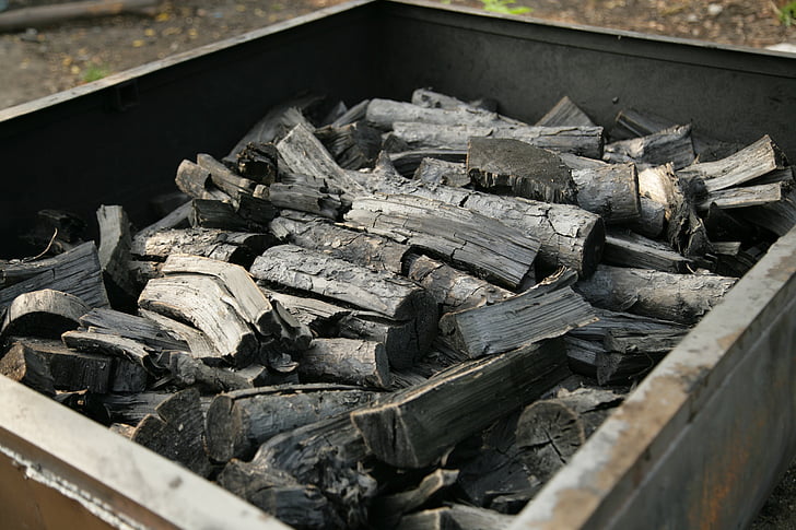 uhlie, palivové drevo, čierna