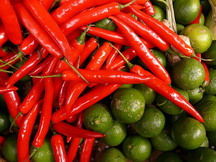chilis lime, piros, zöld, éles, savanyú, citrusfélék