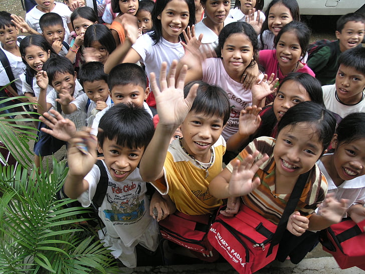 szczęśliwy fillipinske dzieci, dzieci mile widziane, kiwa dla dzieci, Azja, kultur, ludzie, Azjatyckiego