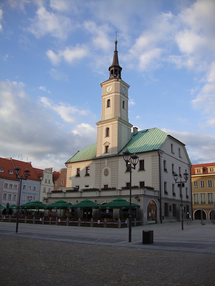 Gliwice, Poljska, Gradska vijećnica, zgrada, spomenik, arhitektura