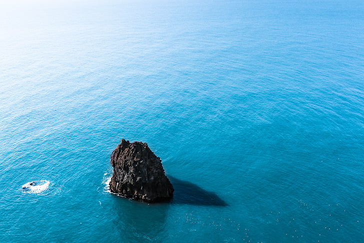 jūra, okeāns, zila, ūdens, viļņi, daba, akmeņi