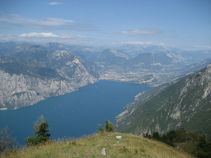 Lago di Garda, Lago di garda, jezero, borovice, svátek, Itálie, Monte baldo