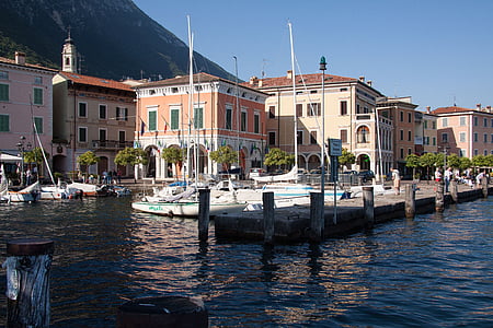 Gargnano, Garda, poort, plaats, huizen, Marina, schepen