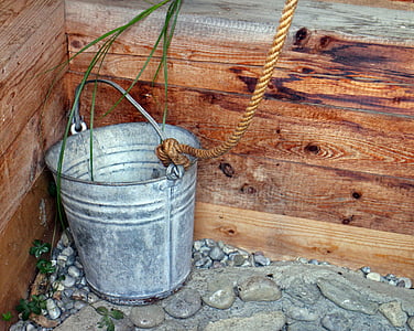 plechovka, Fontána kbelík, kov, voda, lano, vědro na vodu, Remíza