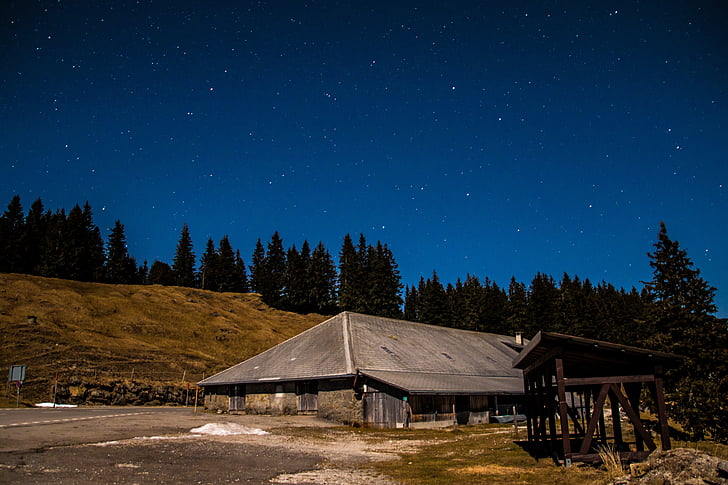 céu estrelado, casa de fazenda, estrela, montanhas, longa exposição, céu da noite, Suíça