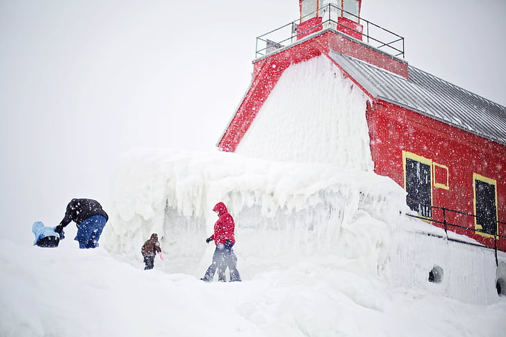 Lighthouse, röd, Michigan, personer, vinter, promenader, snö