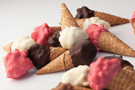 Ice cream, Eiscreme-Kegel, Schokoladen-Eiscreme, Vanille-Eis, Erdbeereis, Süß, Dessert
