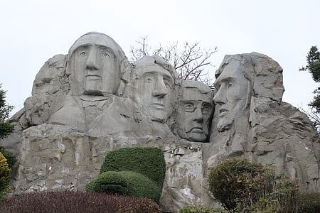 Parc d’attractions pays plaignant, Jeju, île de Jeju, destination touristique, Tourisme, prix de Rushmore, statue de Pierre