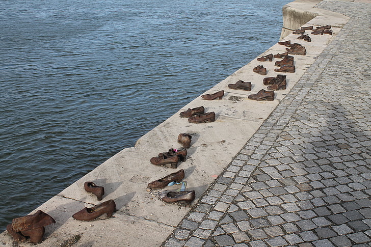 Gyula pauer, Budapest, Banque du Danube, chaussures, monument