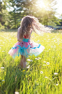 deja, maza meitene, vicināja, virpuļot, balerīna, bērnībā, laimīgs