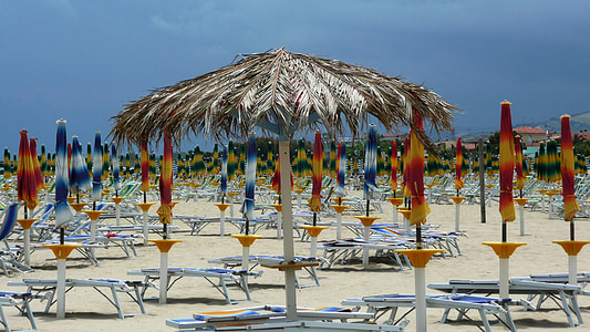 pludmale, jūra, smilts, Abruzzo, Itālija, saulessargus, kuru sastāvā, lietussargs