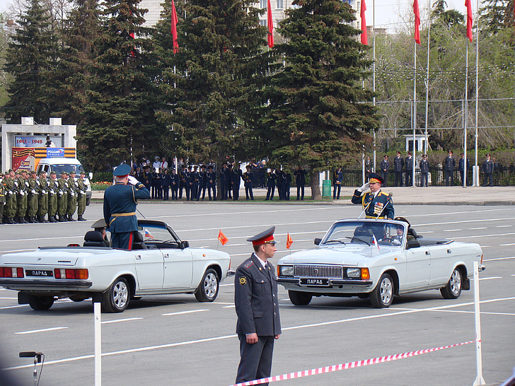parada, Ziua Victoriei, zona, Samara, comandantul Armatei paznici, comandant de parada, raport