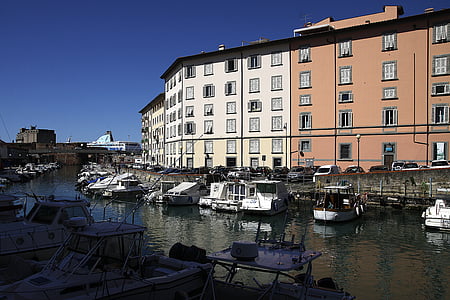 Livorno, stadsdelen Venedig, kanaler, vatten, båt, motorbåt, Palazzo