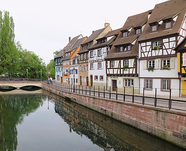 Alsace, Colmar, Docks, floden, reflektioner, dubbar, gamla hus