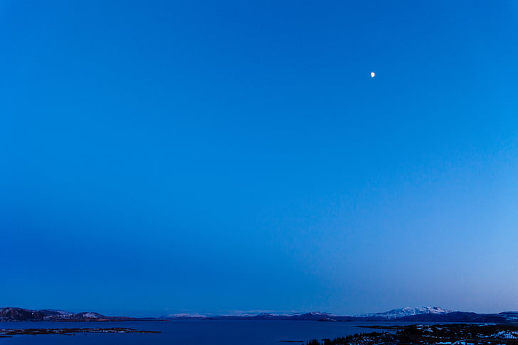 สีฟ้า, เครสเซนท์, พระจันทร์ครึ่งดวง, จันทรคติ, คืน