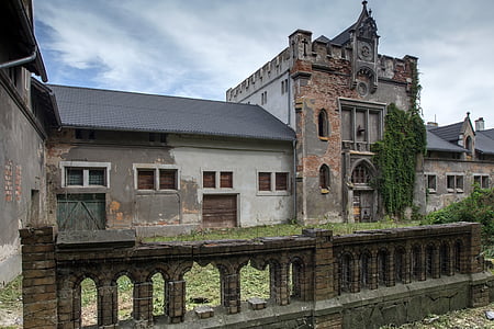 Замъкът kapadia, Горна Силезия, руините