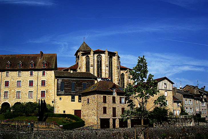 eymoutiers, collegiate, come aboard, architecturally, pierre, old town