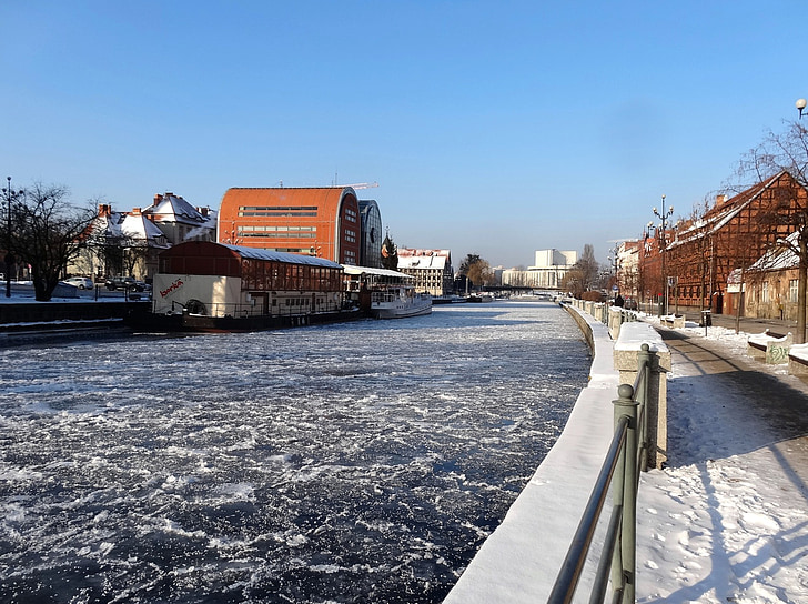 Bydgoszcz, Front de mer, remblai, bâtiments, urbain, rivière, hiver