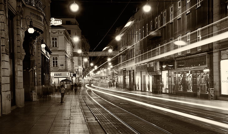 Croatie (Hrvatska), Zagreb, exposition longue, photographie de nuit