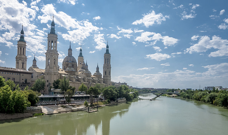 Saragoça, Ebro, nuvens, Basílica, Igreja, Templo de, arquitetura