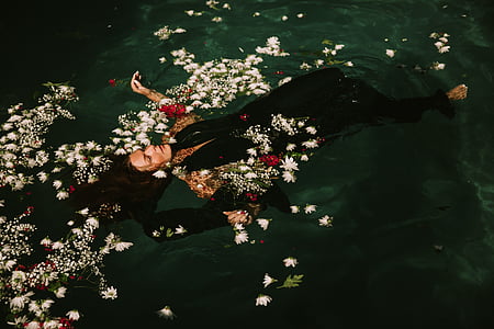 žena, bazén, okolité, biela, petaled, kvety, dievča
