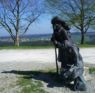 pilgrims, bronze, winner bait, rest, parking in front of the cathedral of st james, hohenberg, ostalb