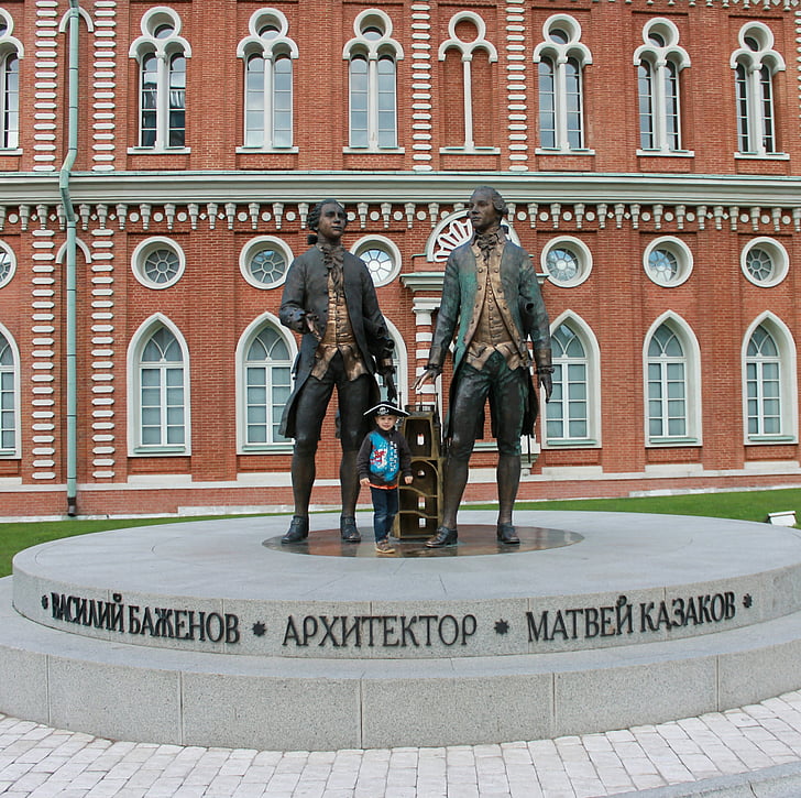 architect bazhenov, architect Kozakken, Moskou, Tsaritsyno, monument bazhenov en kazakov, mensen