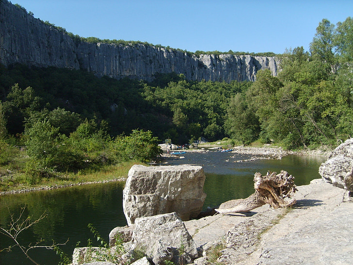 Ardèche, rocha, camping selvagem