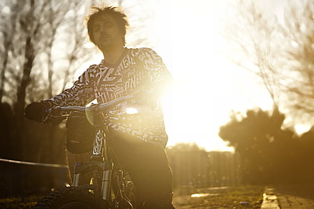bicicleta, bicicleta, ciclista, moda, homem, rua, nascer do sol