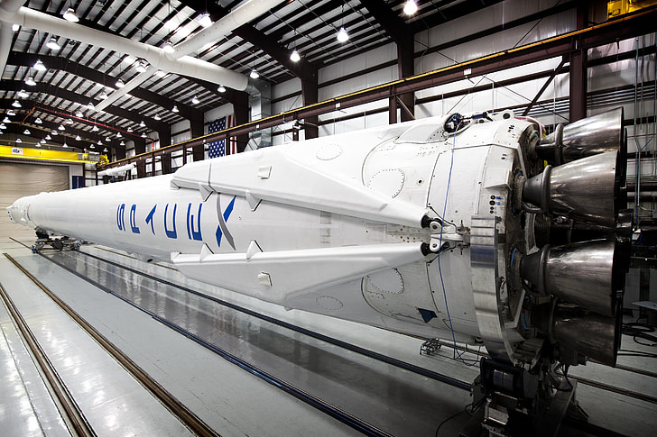 hangar, raket, rocket science, transport, SpaceX, branscher, utveckling