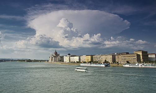 Budapešť, Maďarsko, léto, řeka, pohled na město, obloha, mraky