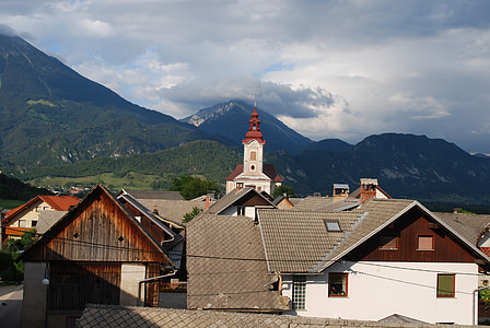 planine, Crkva, crkveni toranj, Slovenija, kuće, grad, nebo