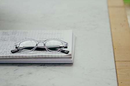 gris, emmarcat, ulleres, posat, part superior, blanc, amb folre