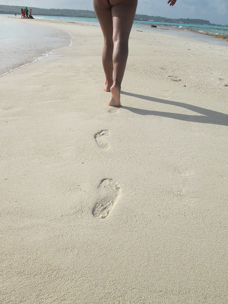 à pied, empreintes de pas, plage, jambes, sable, pied, empreinte de pas
