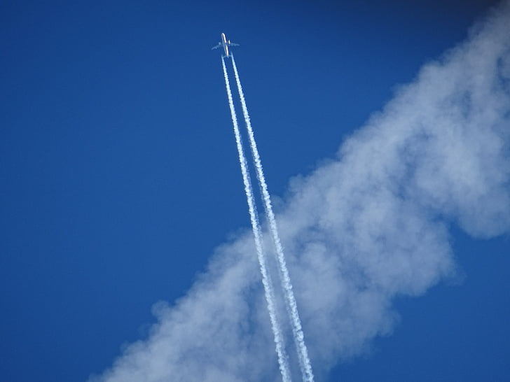 aviões, esteira de fumaça, céu, azul, dois projectores, motor, altura