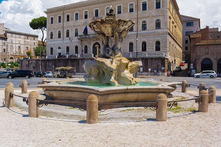 Tritons suihkulähde, suihkulähde, veistos, Piazza Barberini-aukio, Rooma, Italia, Nähtävyys