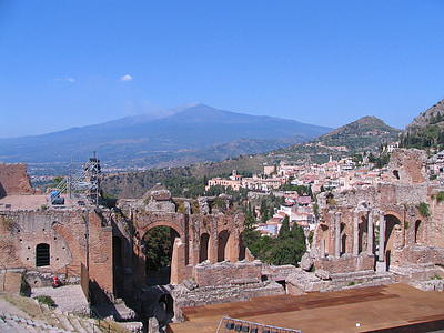 kreikkalaiseen teatteriin, Etnan tulivuorelle, Taormina, Sisilia, Italia, arkkitehtuuri, historia