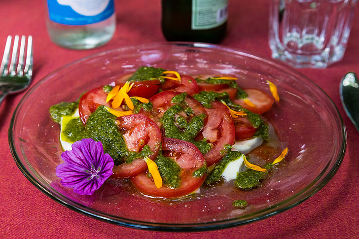 insalata caprese, tomaten, mozarella, pesto, bio, Vegetarisch, salade