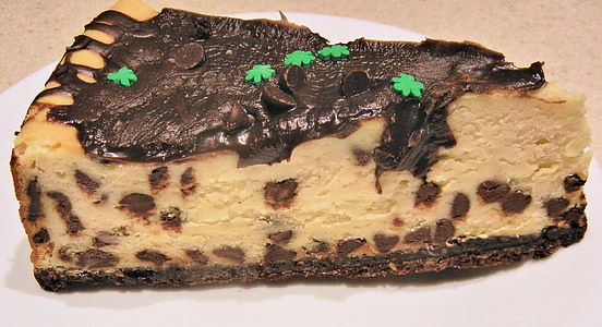 cheese cake, chocolate chips, chocolate topping, dessert, baked sweet, food, cake