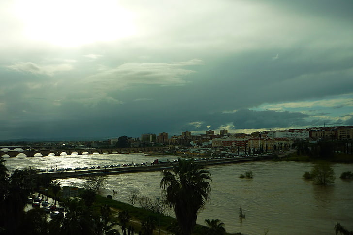 Guadiana, jõgi, üleujutus, kasvanud, jalutuskäigu, veerised, sillad