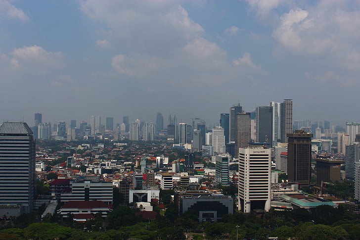 Jakarta, bieza migla, arhitektūra, siluets, pilsēta, cilvēki un kultūra, tornis