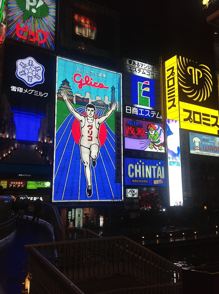 mees töötab, Jaapan, Osaka, Dotonbori, Öine vaade, LED, reklaam