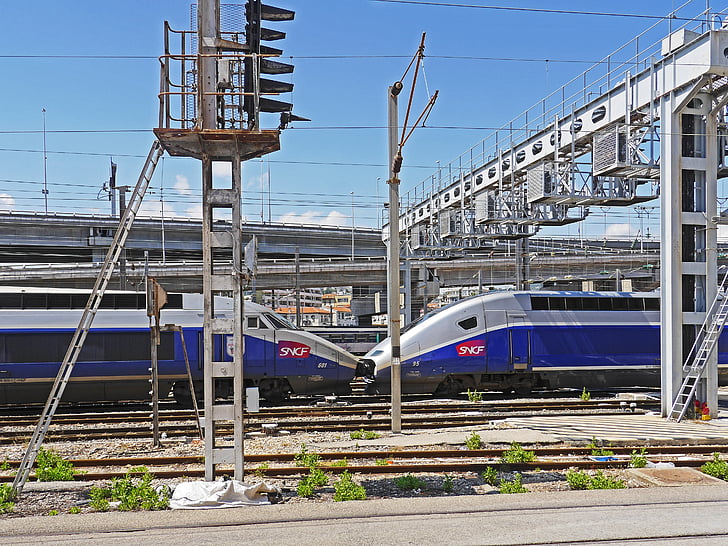 tiszta verkehrstechnik, szép főpályaudvar, TGV, régi, új, párosított, Gantry
