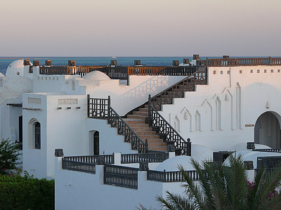hughada, Mesir, kompleks hotel, matahari terbenam