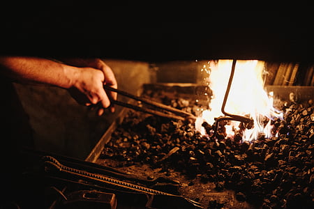 personne, Holding, charbon de bois, outil, feu, chaleur - température, préparation