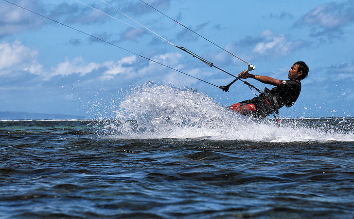 kite surfingu, Bali, Sanur, w Pływaniu, działania, wiatr, fale